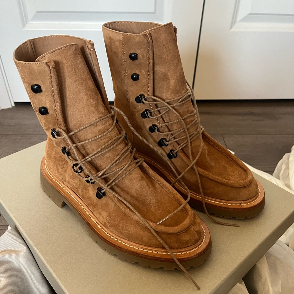 Legres, College Boot